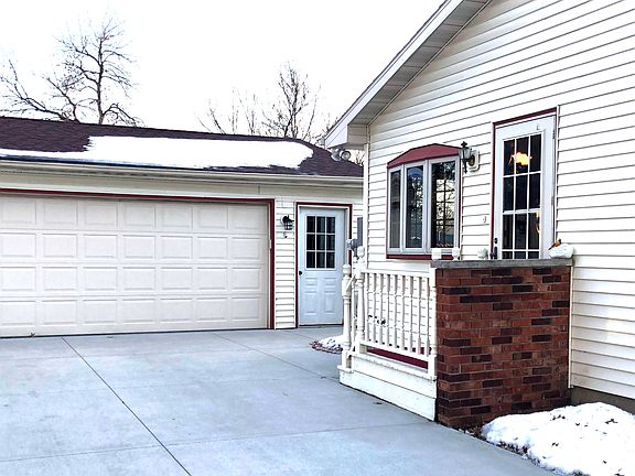 2nd image of 403 Orchard Dr