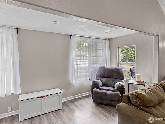 3rd image of 1325 Carr Boulevard
