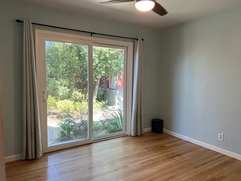 1598 Marietta Dr — Photo 12