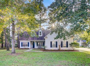 561 Pointe Of Oaks Rd, Summerville, SC 29485