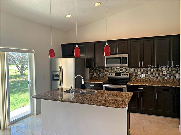 5th image of 102 Aurelia Ct