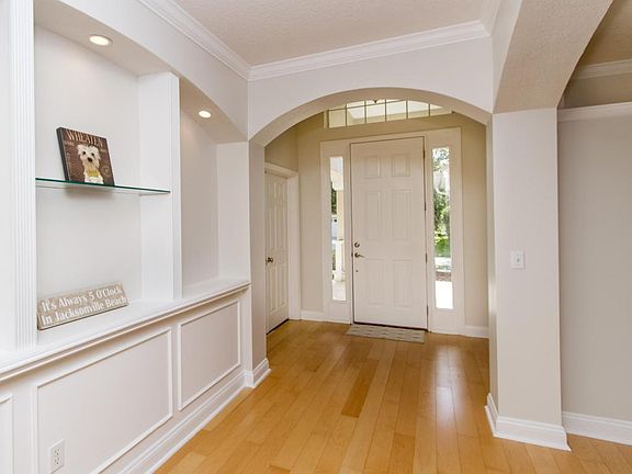 3rd image of 816 Bonaire Cir