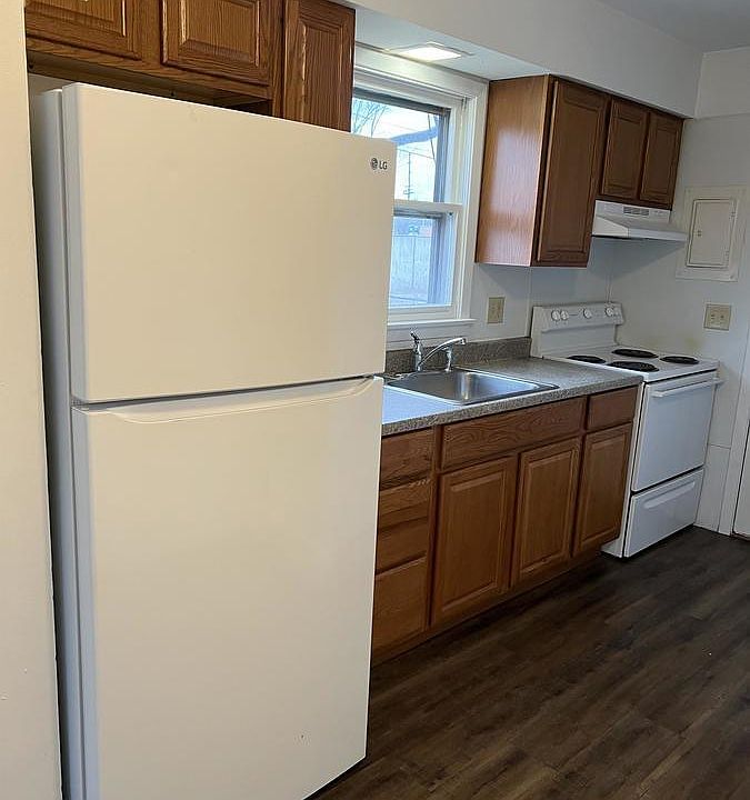 1st image of 229 Park St #D