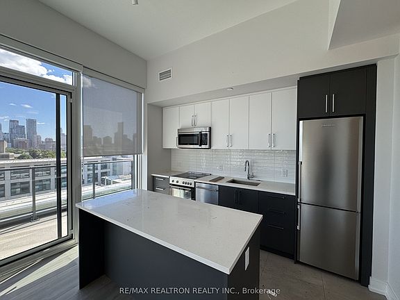 3rd image of 664 Spadina Ave #1103