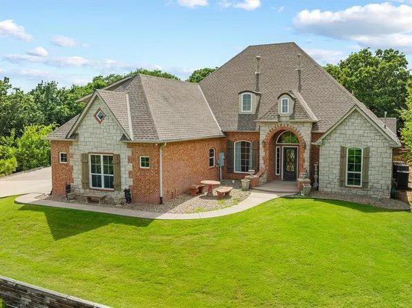 6405 Valley Ridge Dr, Edmond, OK 73034