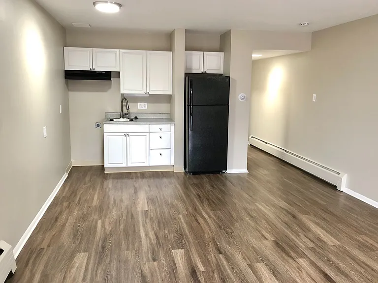 Experience modern culinary design in this chic apartment kitchen. Experience modern culinary design in this chic apartment kitchen.