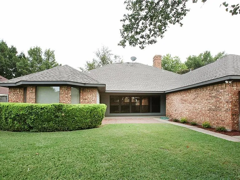 2127 Windy Ridge Ln — Photo 11