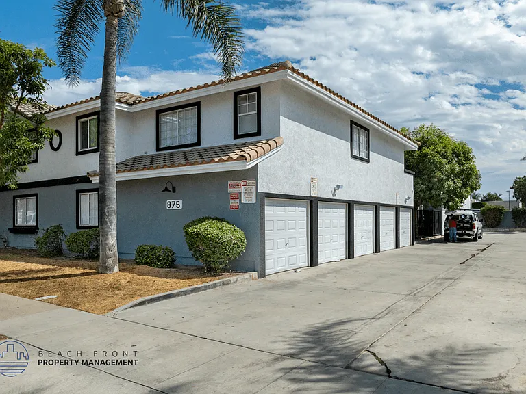875 N. Olive St. — Photo 5