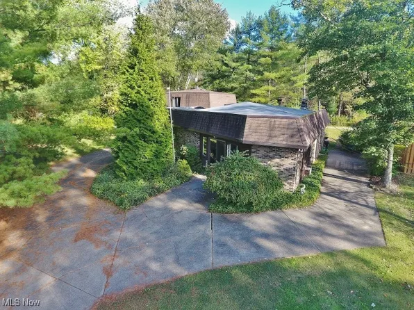 7146 Elgin Dr SW, Sherrodsville, OH 44675