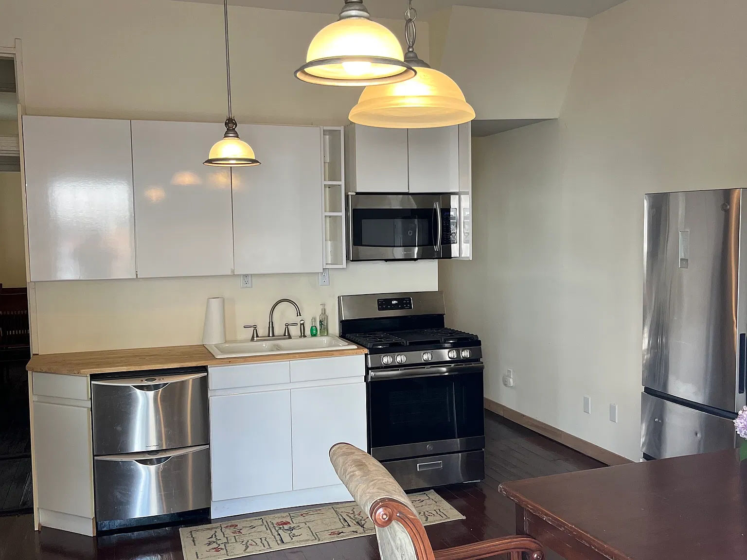 2177 Sohn St — Photo 2