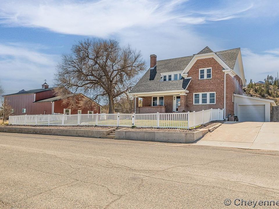 1st image of 200 W 8th St