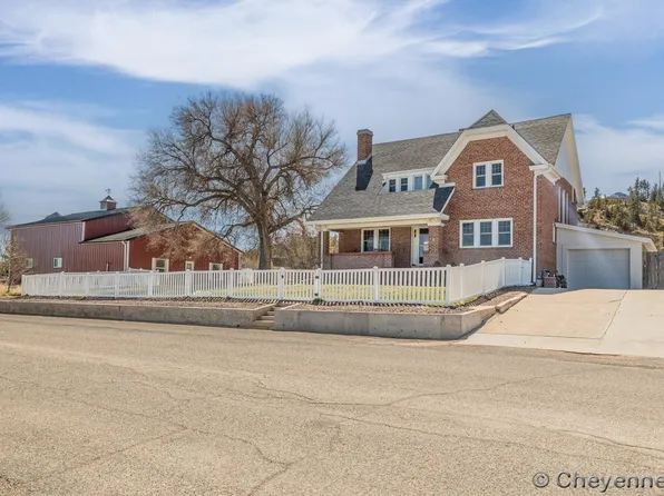 200 W 8th St, Pine Bluffs, WY 82082