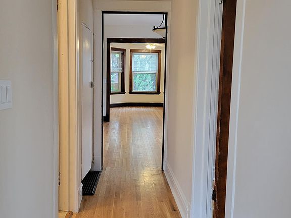 4th image of 1721 W Catalpa Ave #C2