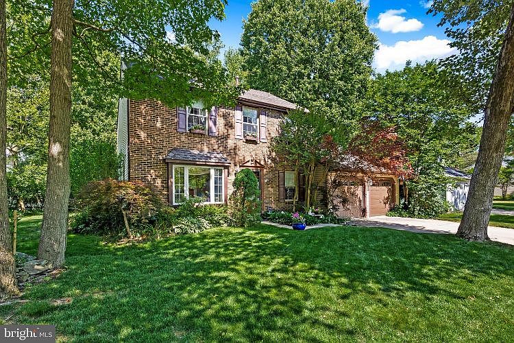 1st image of 33 Sheffield Ln