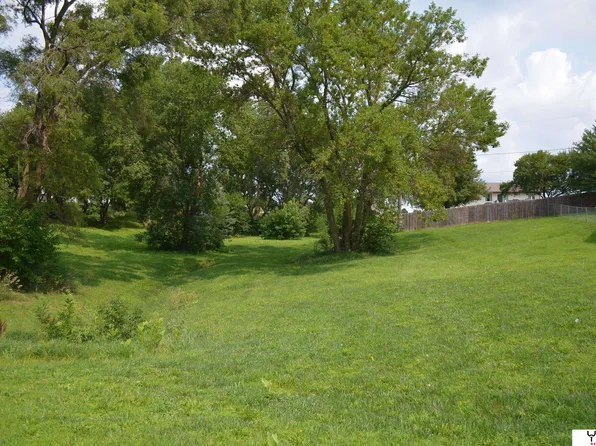 1720 Dunbar Dr, Plattsmouth, NE 68048