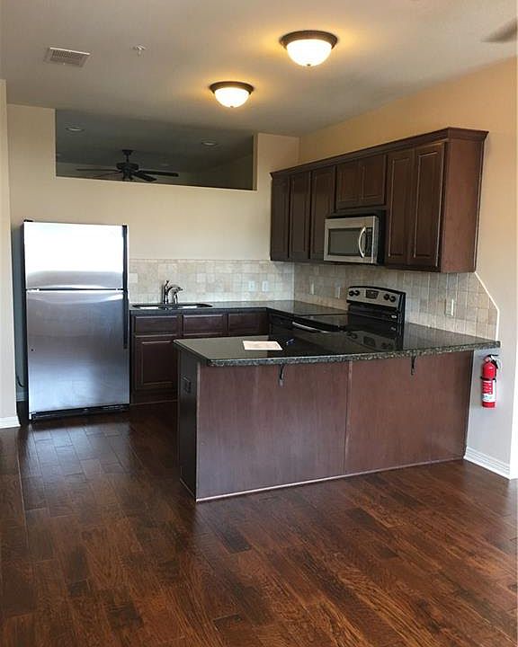 206 N Main St Bryan TX Zillow