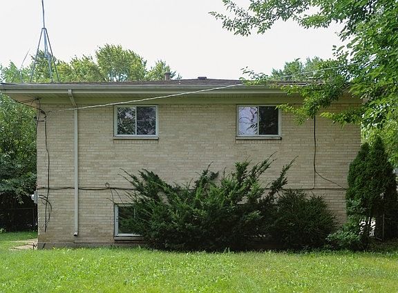 3rd image of 1672 Tanglewood Ave