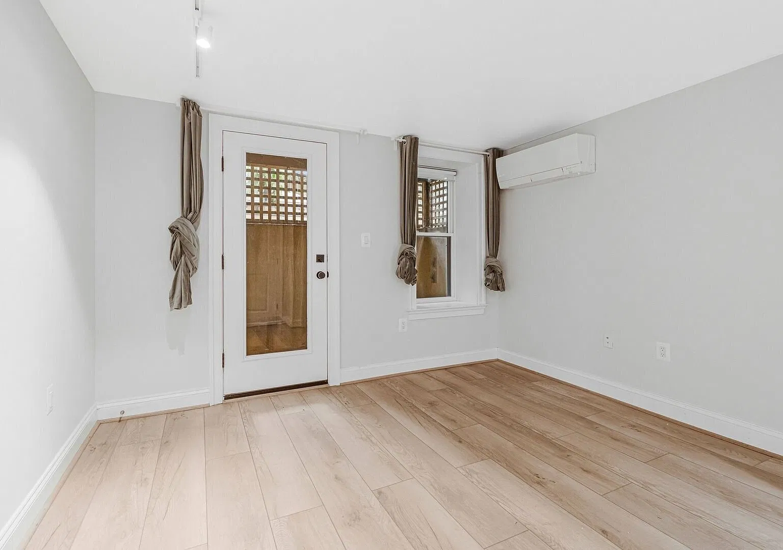 Gorgeous 2-Bedroom Condo in Bloomingdale/Eckington Newly Renovated Kitchen! — Photo 3