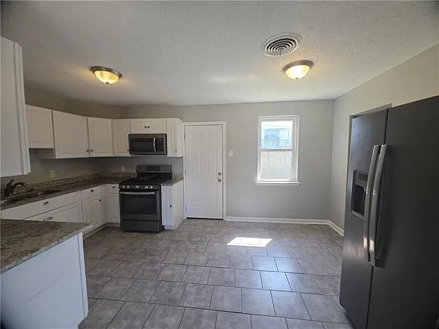 1684 Lauradale Dr — Photo 4