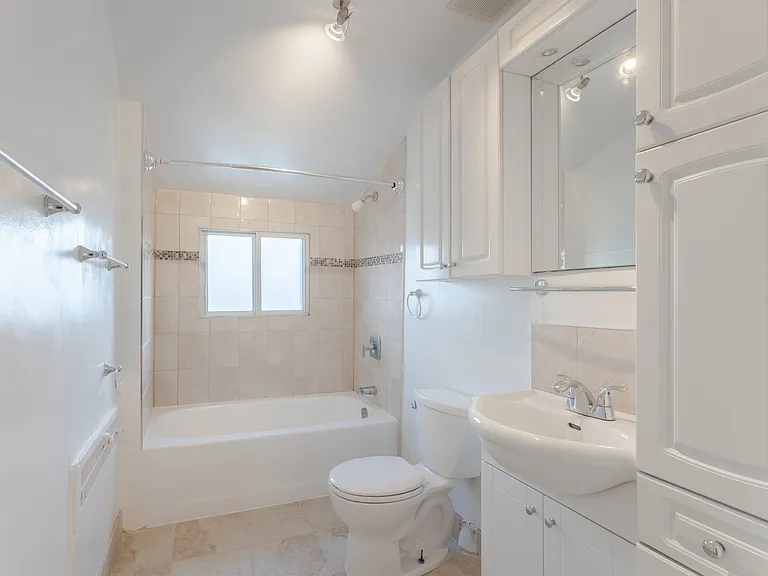 938 Avenue Rd #3 — Photo 43