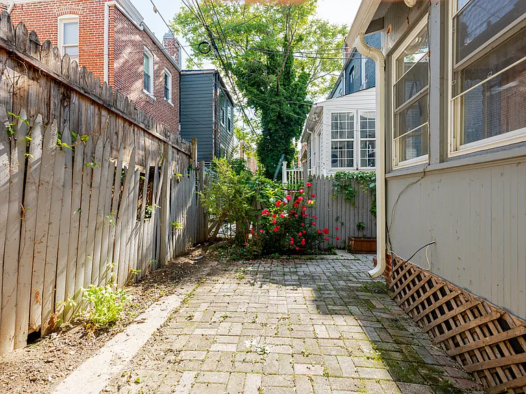 763 Girard St NW — Photo 12