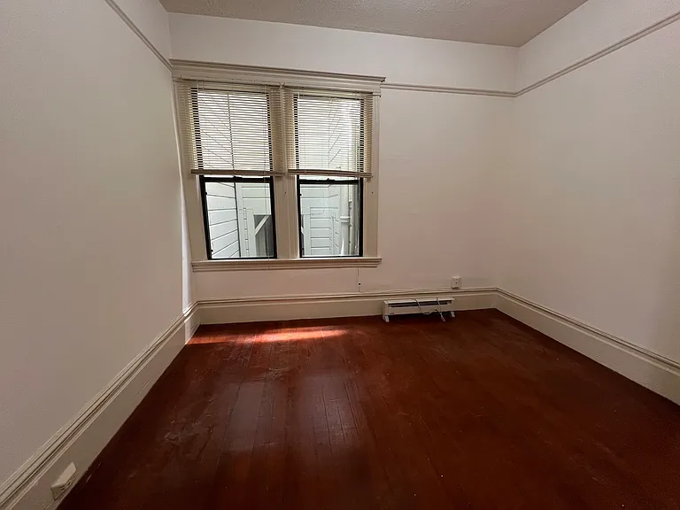 29 Hodges Aly — Photo 9