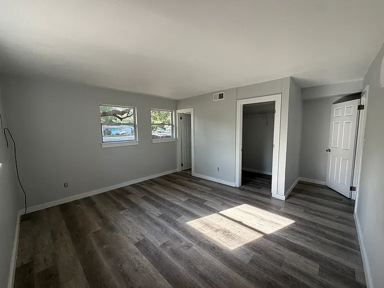 226 California Dr — Photo 11