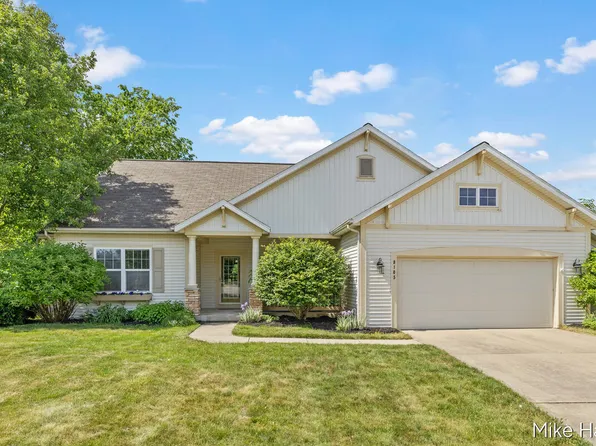 8105 Oldfield Ct SE, Byron Center, MI 49315