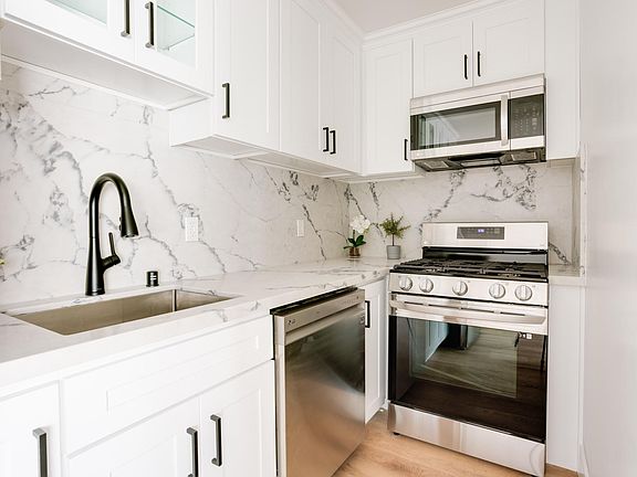 3rd image of 1211 N Detroit St APT 17
