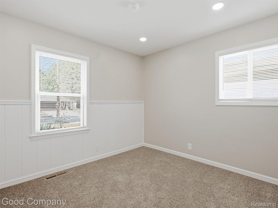 1112 Millard Ave, photo 24