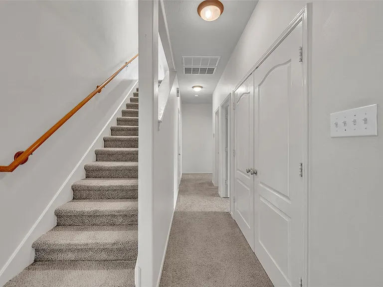 2614 Shady Acres Ct — Photo 18