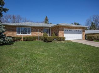 30335 Overlook Dr, Wickliffe, OH 44092