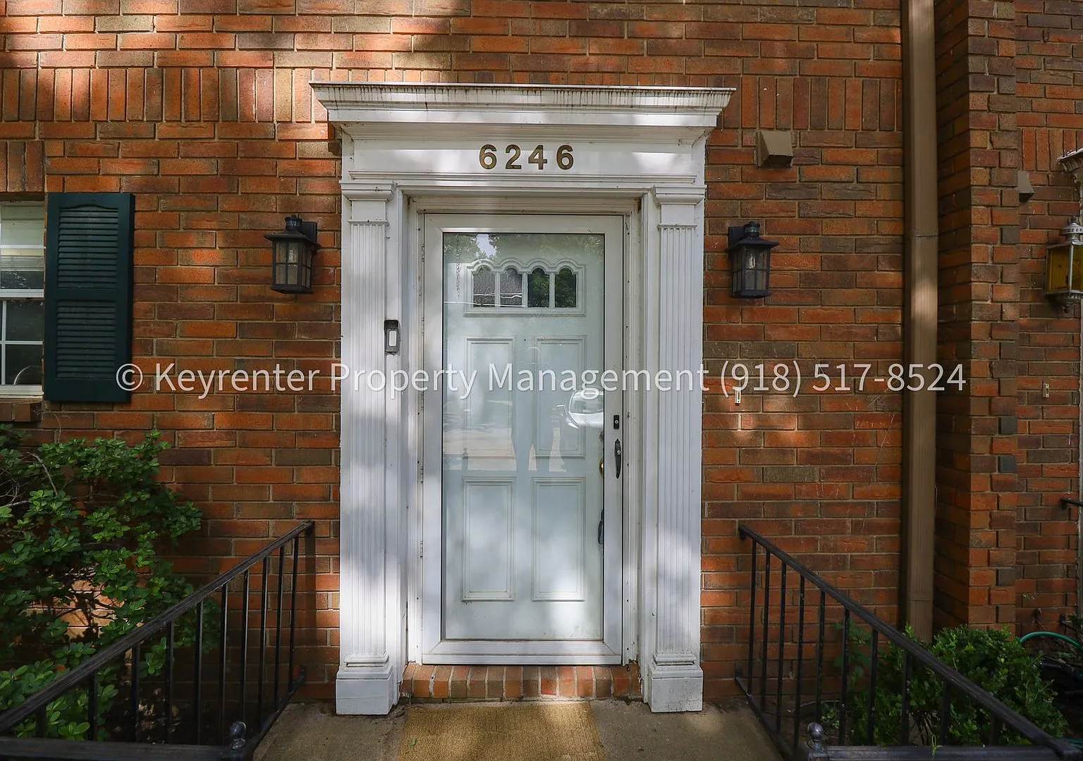Beautiful South Tulsa 2 bedroom 1.5 Bath Condo! Available Now! — Photo 2