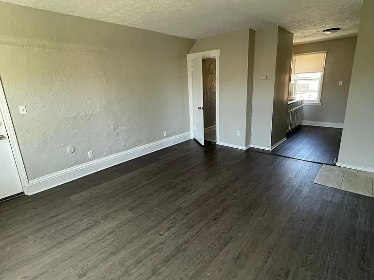 1119 W 2nd St #1 — Photo 4
