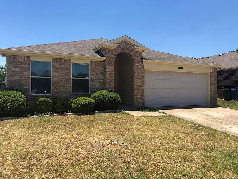 106 Oakhurst Dr — Photo 2