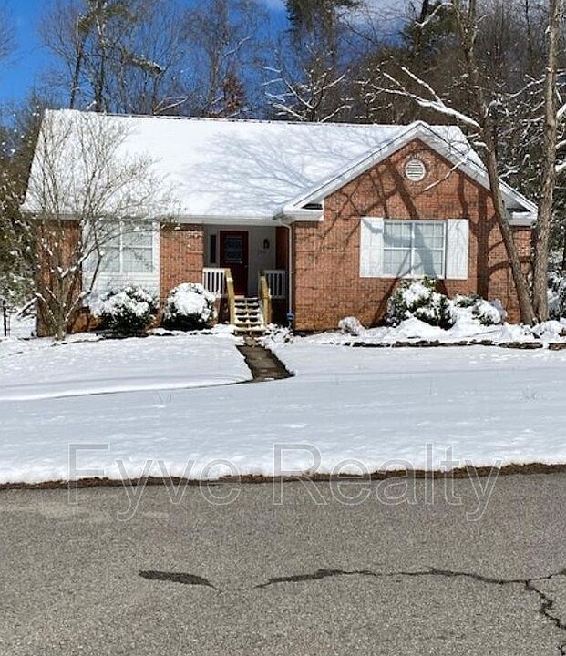1st image of 740 Villa Crest Dr