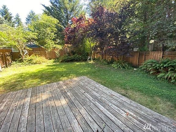 3rd image of 621 Holly Ln