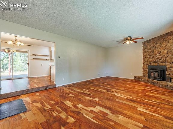 5th image of 300 W Kelleys Rd