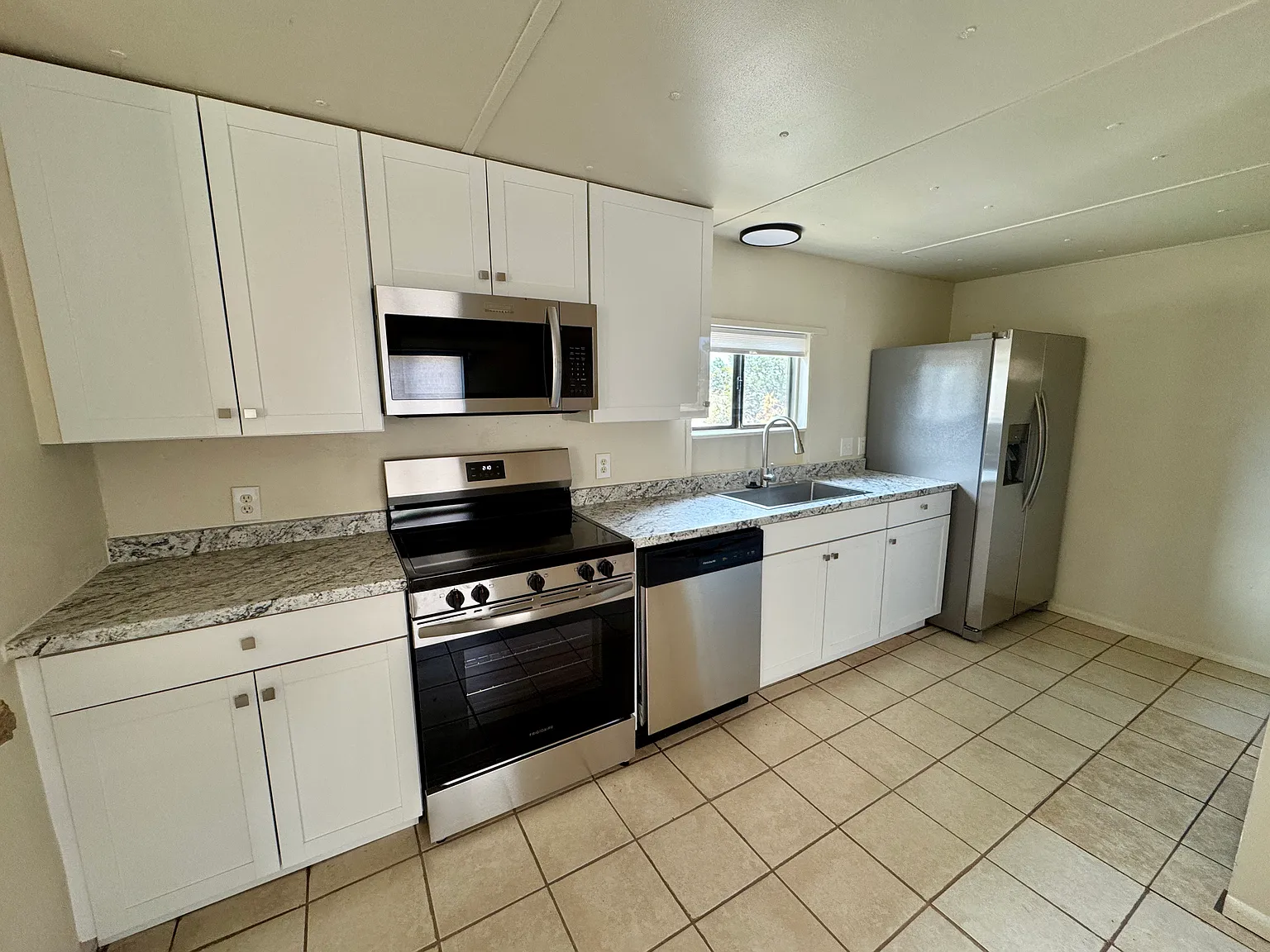 3 bed, 1250 sqft, $1,700 — Photo 3