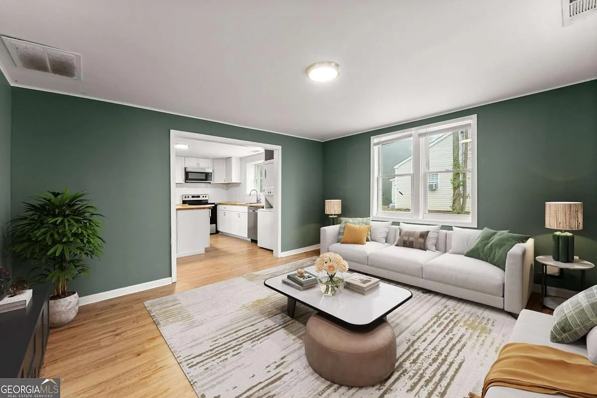 2 bed, 1.0 bath, 840 sqft, $1,575 — Photo 3