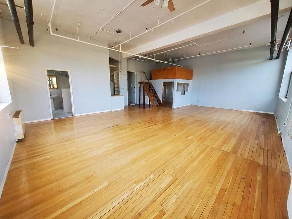 2nd image of 218 25th St #403A