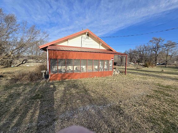2nd image of 304 E Linden Ave