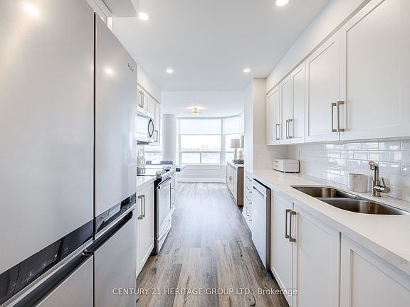 2nd image of 7 Townsgate Dr #707