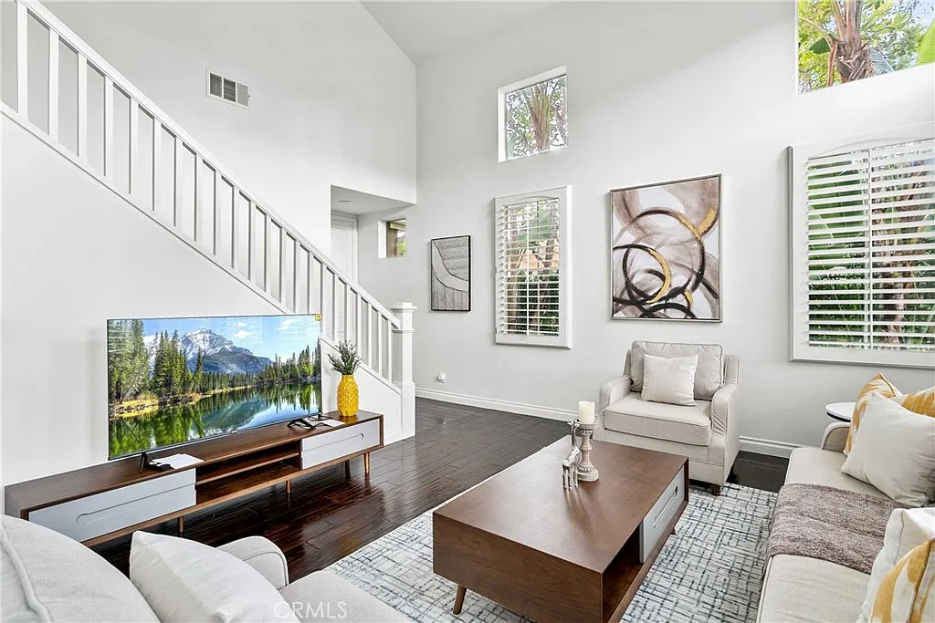 4 bed, 2.5 bath, 1706 sqft, $6,500 — Photo 3