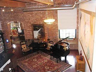 4th image of 400 Mills Ave