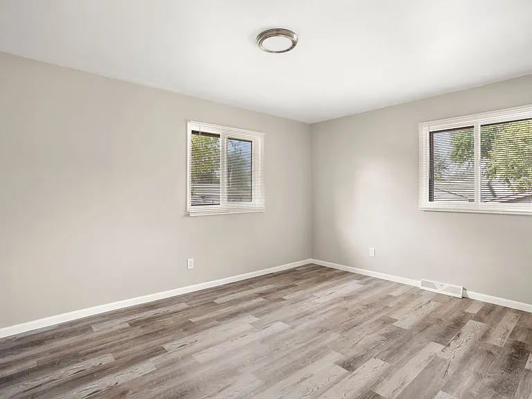 108 Irene St — Photo 2