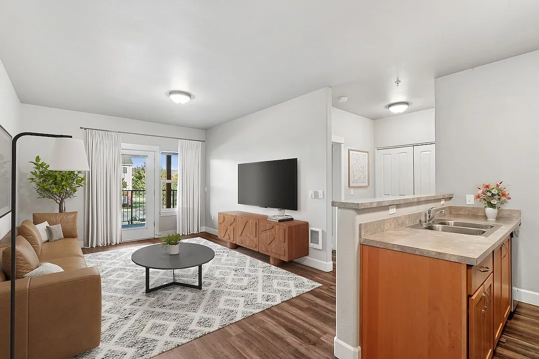 Cascade Ridge — Photo 1