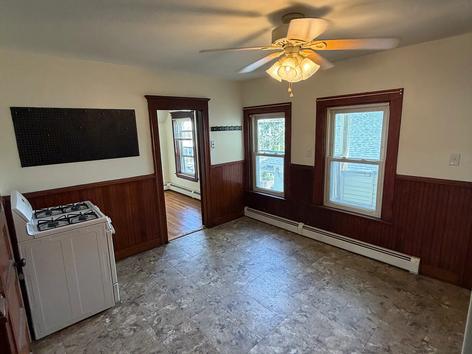 2 bed, 900 sqft, $1,600 — Photo 3