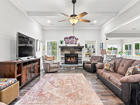 3rd image of 87 Meadow Cir