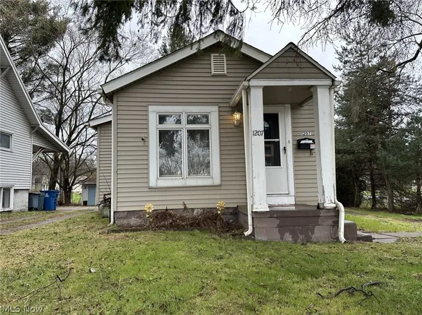 1207 N State St, Girard, OH 44420